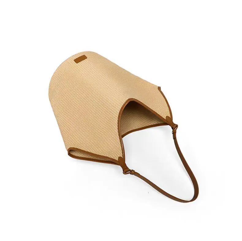 Bolsa Feminina em Camurça e Couro com Acabamento Sofisticado.