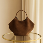 Bolsa Feminina em Camurça e Couro com Acabamento Sofisticado.