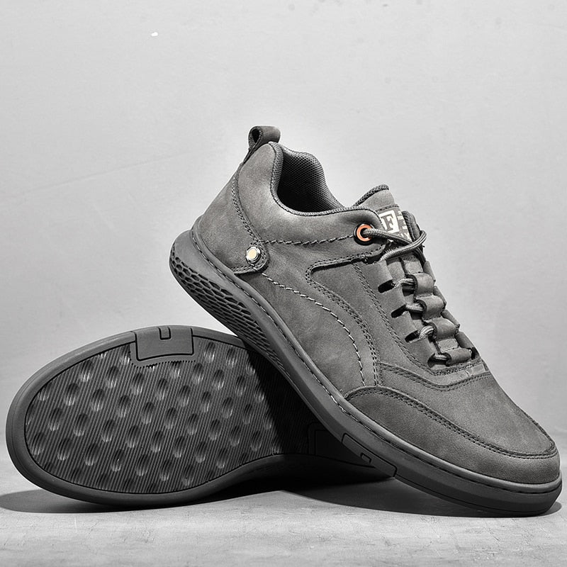 Tênis Masculino em Couro Genuíno com Palmilha em Pele de Carneiro