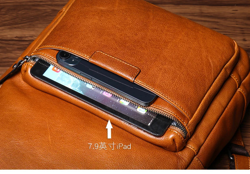 Mochila Masculina em Couro Premium.