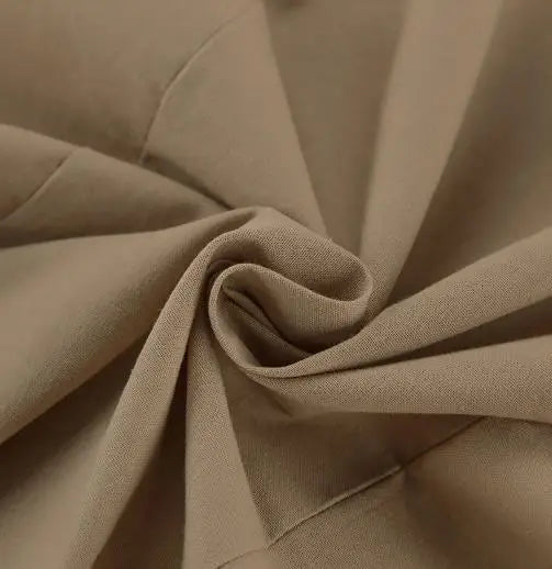 Conjunto Feminino de Verão com Blusa Cropped e Saia Curta em Linha A.