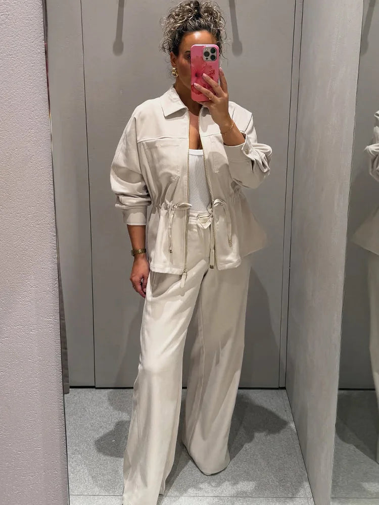 Garb Alta Moda – Conjunto Feminino Casaco e Calça de Luxo.