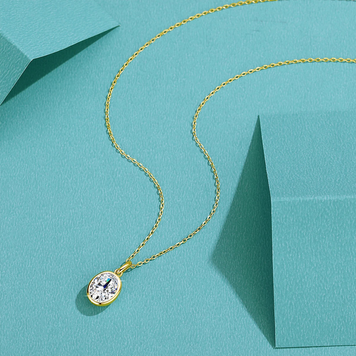 Colar Solitário de Moissanita Oval em Ouro 14K.