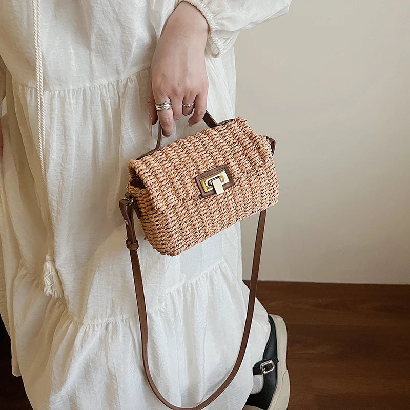 Bolsa Feminina de Palha Natural com Design Minimalista de Verão.