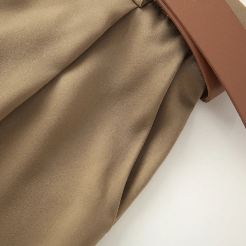 Calça Feminina de Cintura Alta e Perna Larga com Cinto