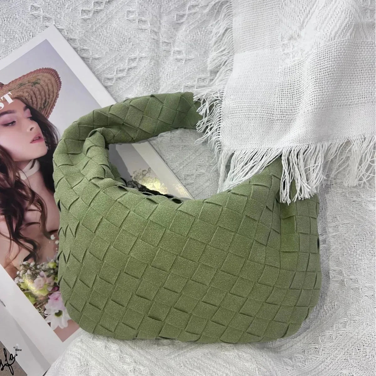 Bolsa Feminina de Seda e Couro Sintético com Design Sofisticado e Funcional