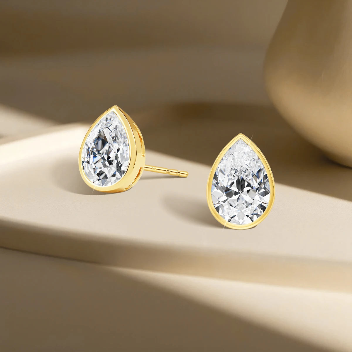 Brincos Femininos com Moissanite em Ouro 14K.