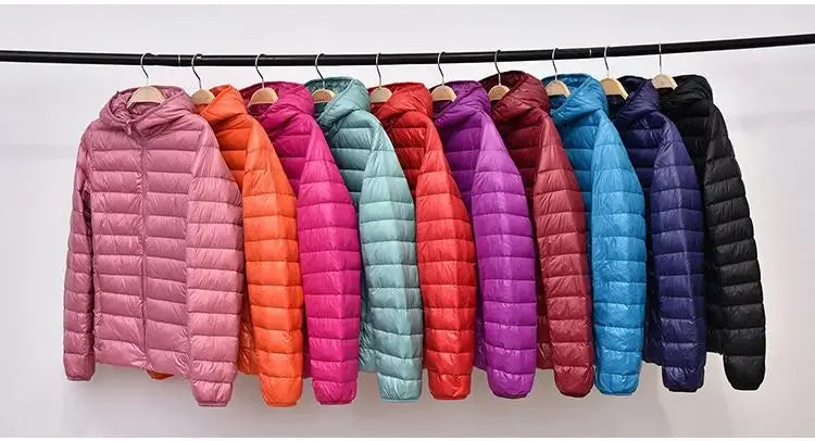 Jaqueta Feminina de Plumas com Capuz Integrado.