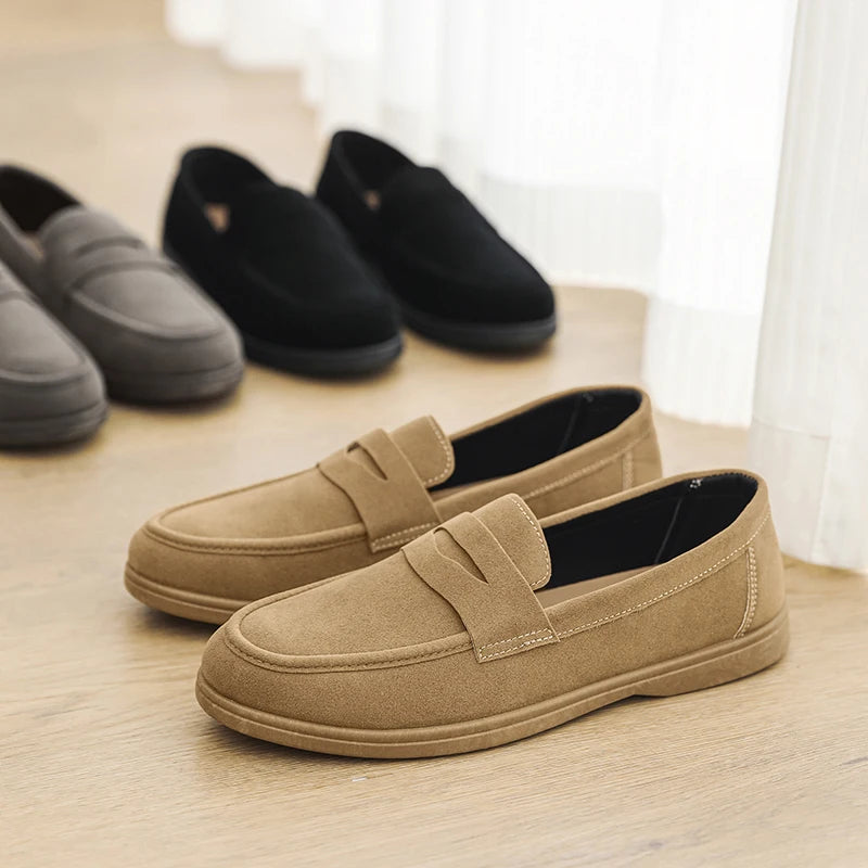 Mocassim Masculino Slip-On em Material Premium Leve com Solado em Borracha Antiderrapante.