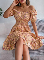 Vestido Feminino Curto Estampado com Decote Quadrado e Mangas Bufantes.