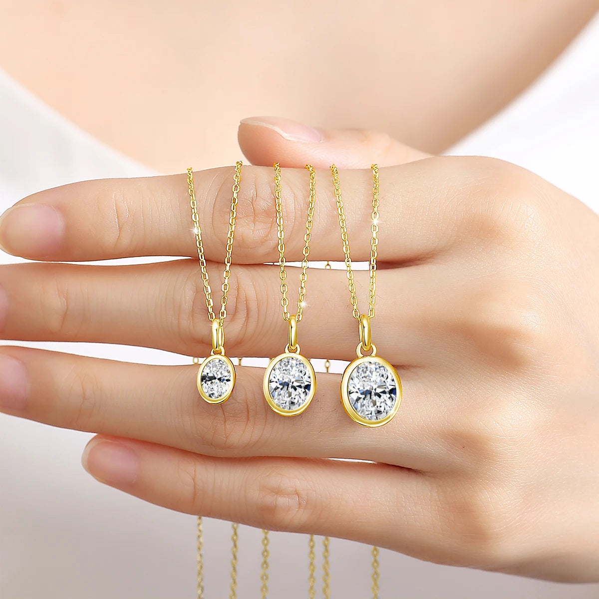 Colar Solitário de Moissanita Oval em Ouro 14K.