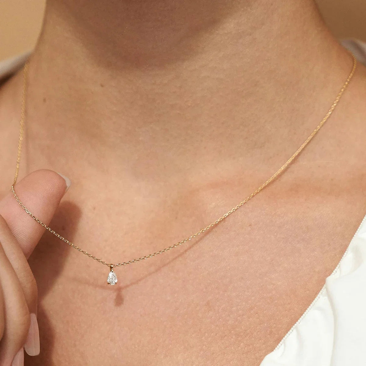 Colar Feminino com Pingente de Moissanite em Ouro 14K.