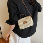 Bolsa Feminina de Palha Natural com Design Minimalista de Verão.