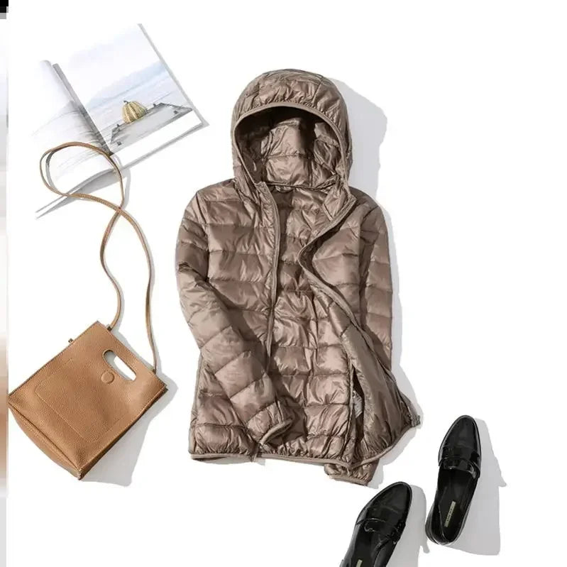 Jaqueta Feminina de Plumas com Capuz Integrado.