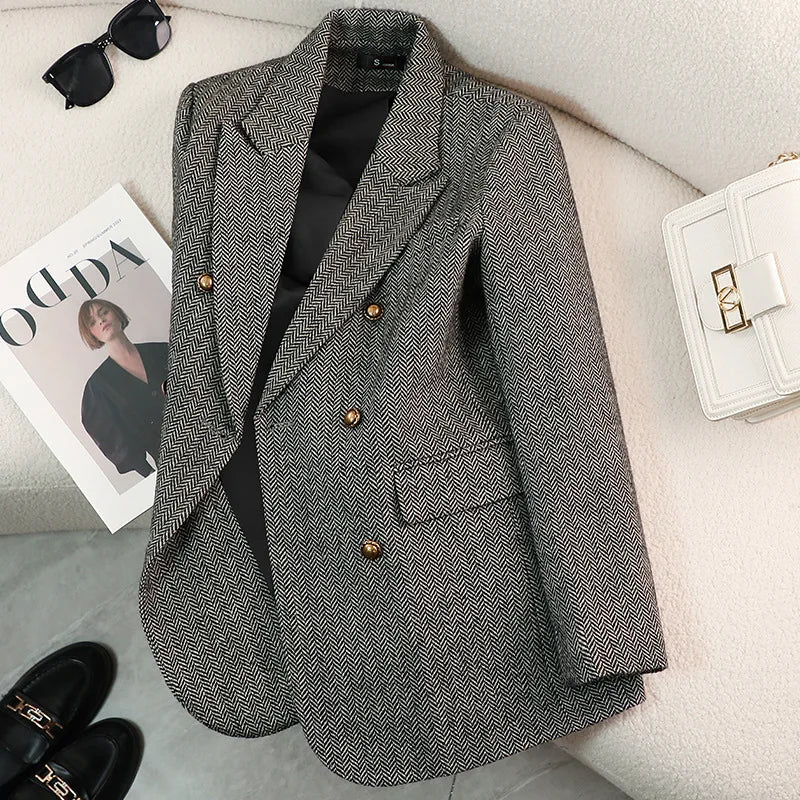 Blazer Feminino em Algodão e Lã com Abotoamento Duplo e Gola Entalhada