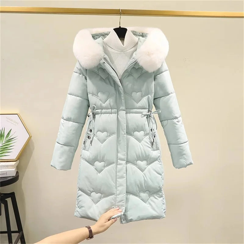 Casaco Feminino Acolchoado com Gola Alta e Capuz Integrado.