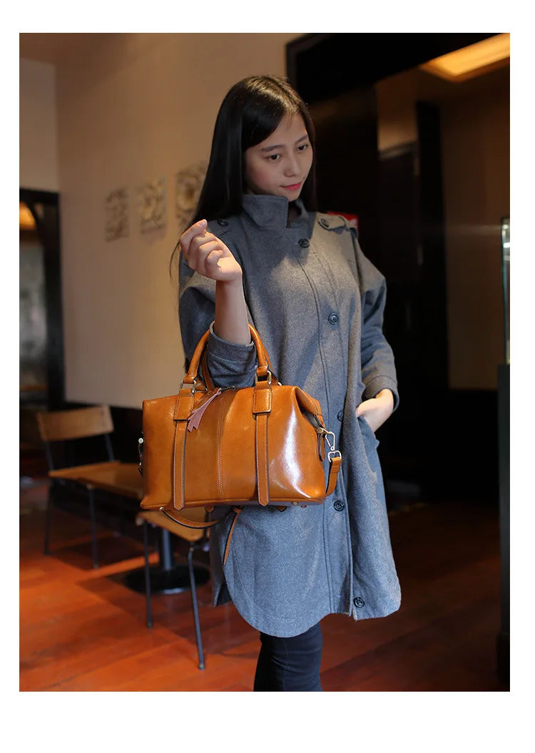 Bolsa Feminina em Couro Bovino Envernizado