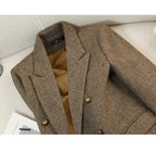 Blazer Feminino em Algodão e Lã com Abotoamento Duplo e Gola Entalhada