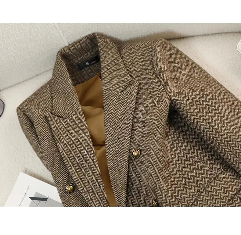 Blazer Feminino em Algodão e Lã com Abotoamento Duplo e Gola Entalhada