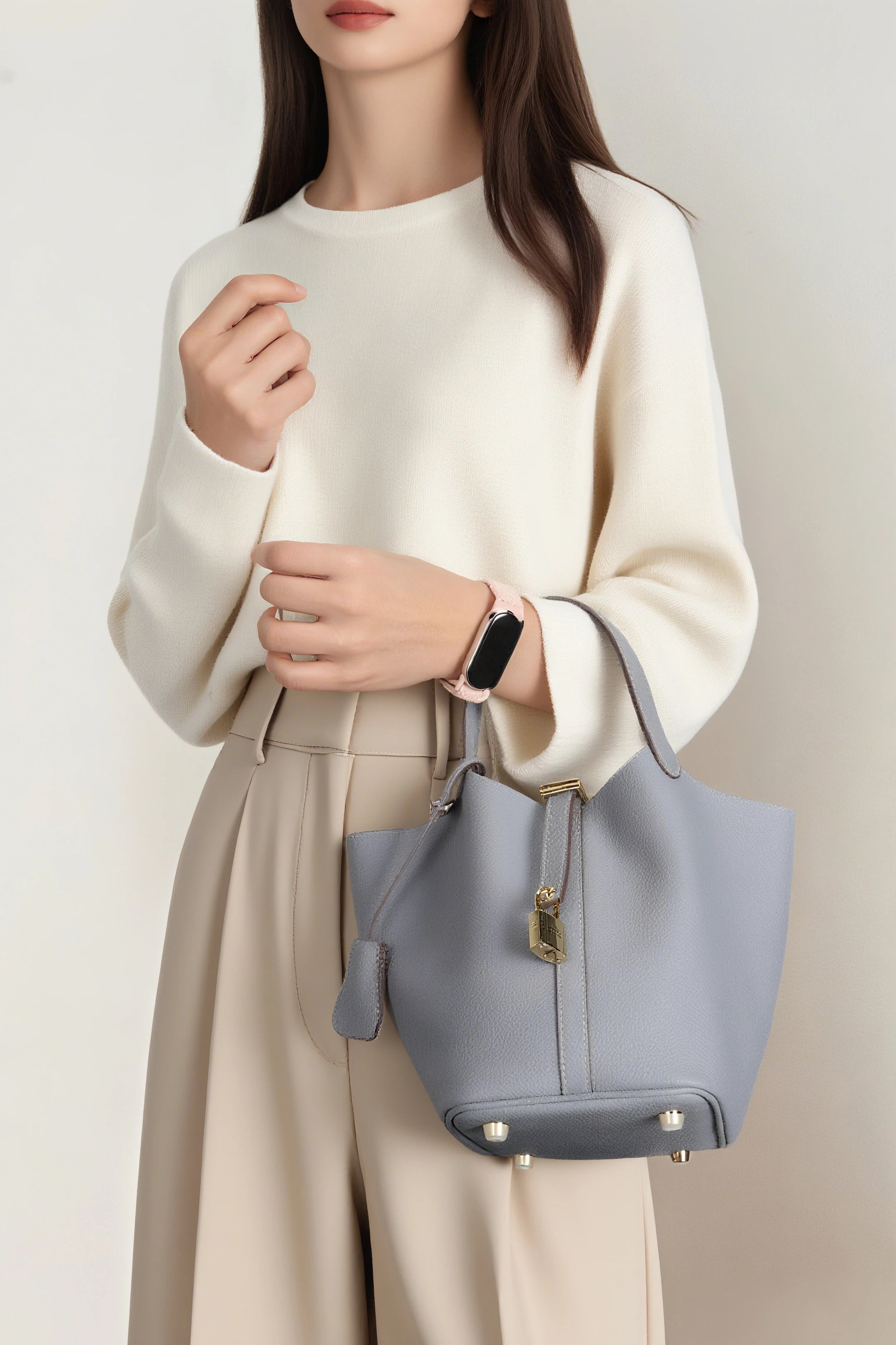 Bolsa Feminina Tipo Balde em Couro Legítimo Premium com Forro em Couro e Acabamento Artesanal