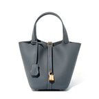 Bolsa Feminina Tipo Balde em Couro Legítimo Premium com Forro em Couro e Acabamento Artesanal