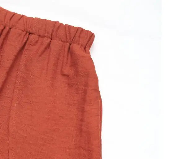 Conjunto Feminino Slim de Verão com Blusa Tricotada e Shorts de Cintura Elástica.