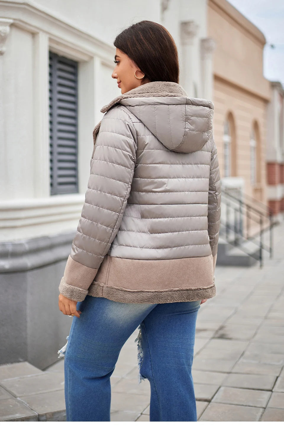 Jaqueta Feminina Acolchoada com Capuz e Detalhes em Frivolité.