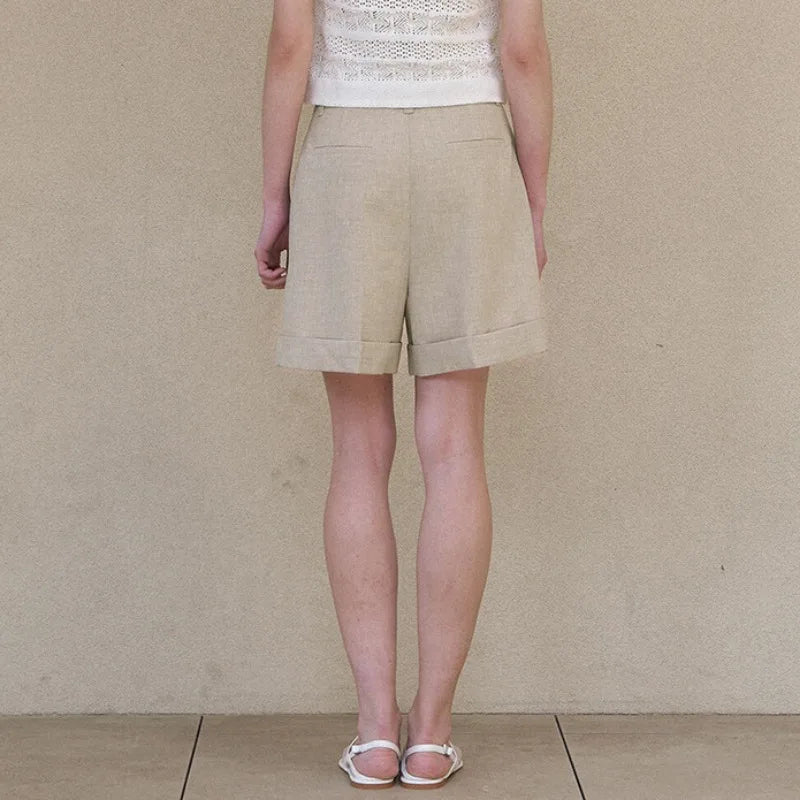 Shorts Feminino Clássico de Cintura Alta com Bolsos Duplos.