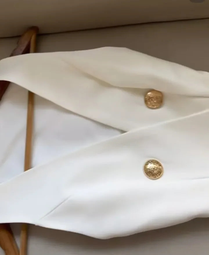 Vestido Mini Cetim Feminino com Decote em V Profundo.