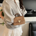 Bolsa Feminina de Palha Natural com Design Minimalista de Verão.