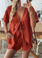 Conjunto Feminino Slim de Verão com Blusa Tricotada e Shorts de Cintura Elástica.