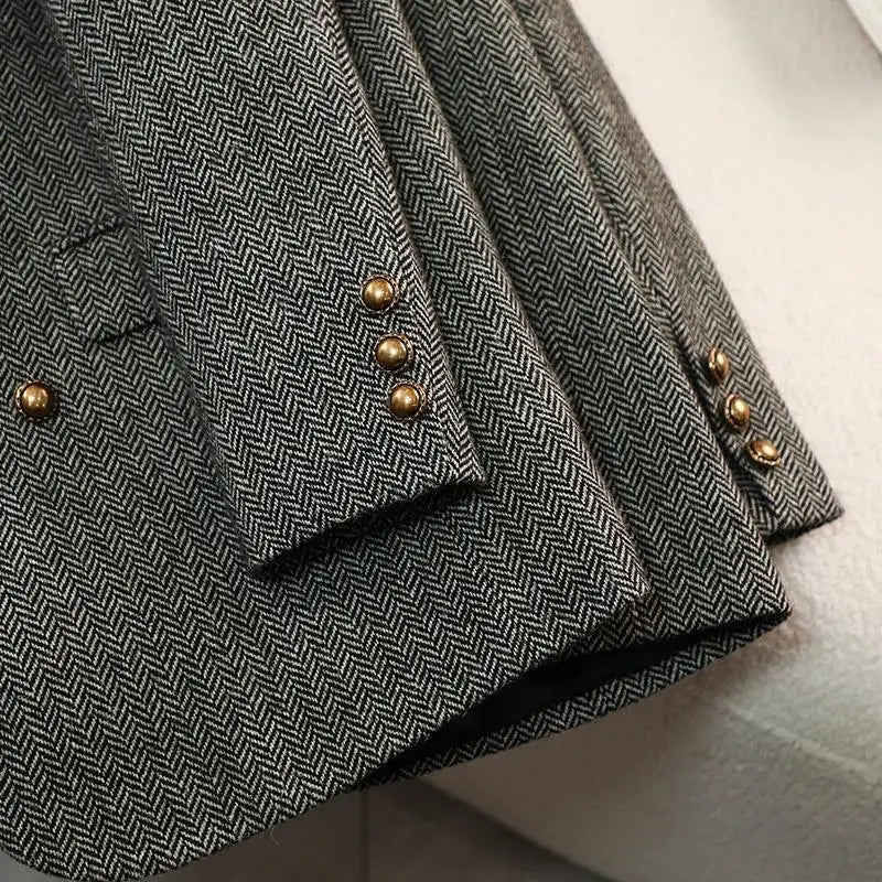 Blazer Feminino em Algodão e Lã com Abotoamento Duplo e Gola Entalhada