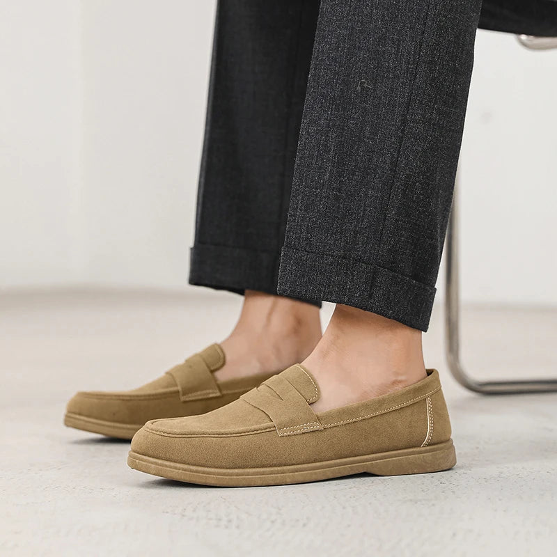 Mocassim Masculino Slip-On em Material Premium Leve com Solado em Borracha Antiderrapante.