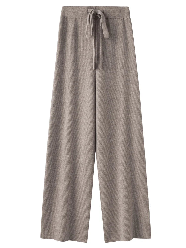 Calça Feminina de Malha Larga em Lã Merino.