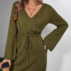 Vestido Feminino Slim com Manga Trompete.