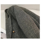 Blazer Feminino em Algodão e Lã com Abotoamento Duplo e Gola Entalhada