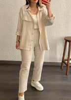 Conjunto Feminino Casual em Algodão, Poliéster e Linho com Camisa Abotoada e Calça Reta.