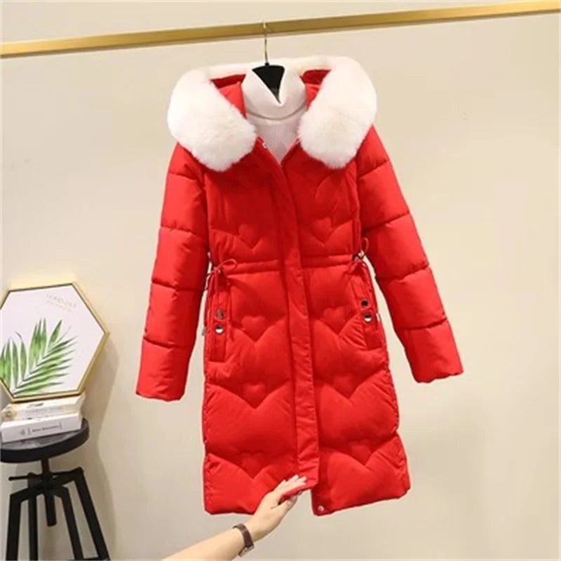 Casaco Feminino Acolchoado com Gola Alta e Capuz Integrado.