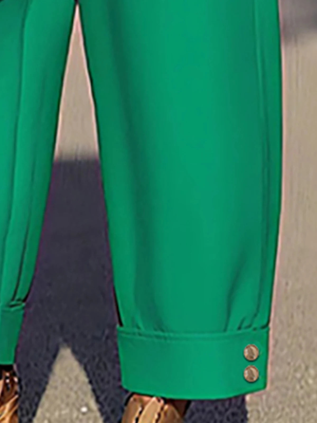 Calça Feminina Plissada de Cintura Alta com Bolsos.