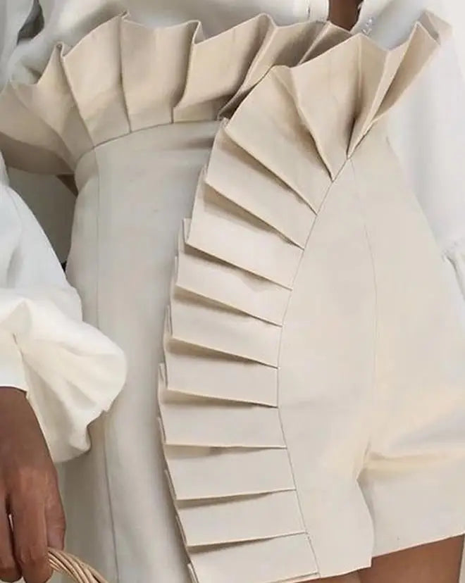 Shorts Feminino em Poliéster Premium com Babados e Cintura Baixa.