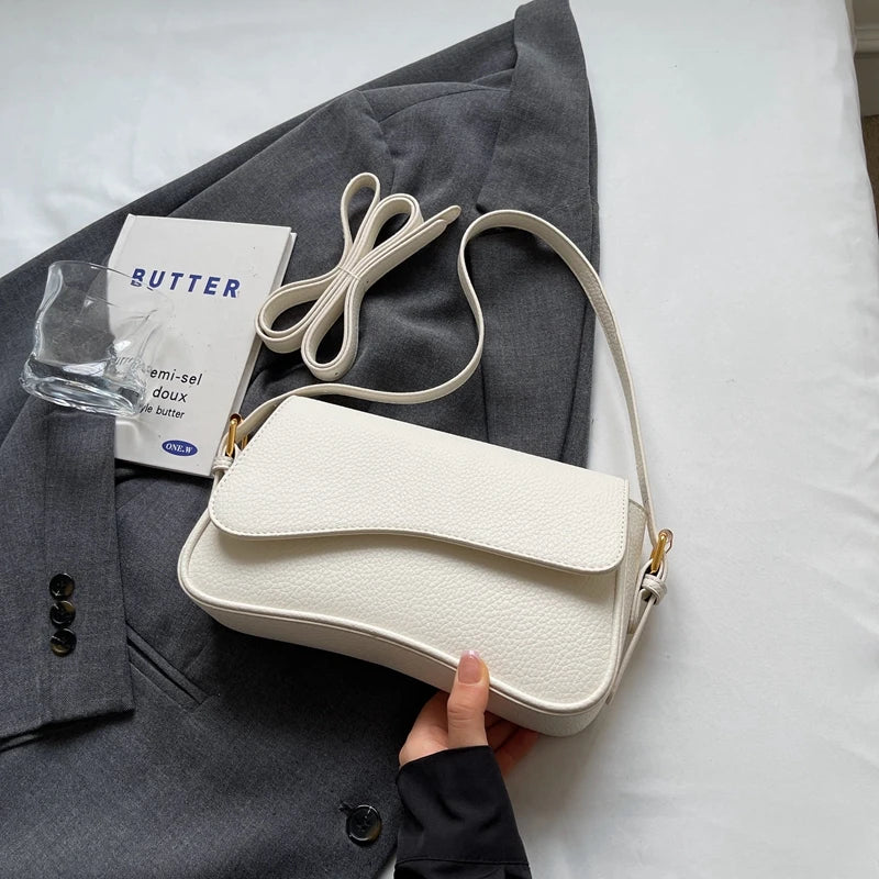 Bolsa transversal MOODS com formas irregulares.