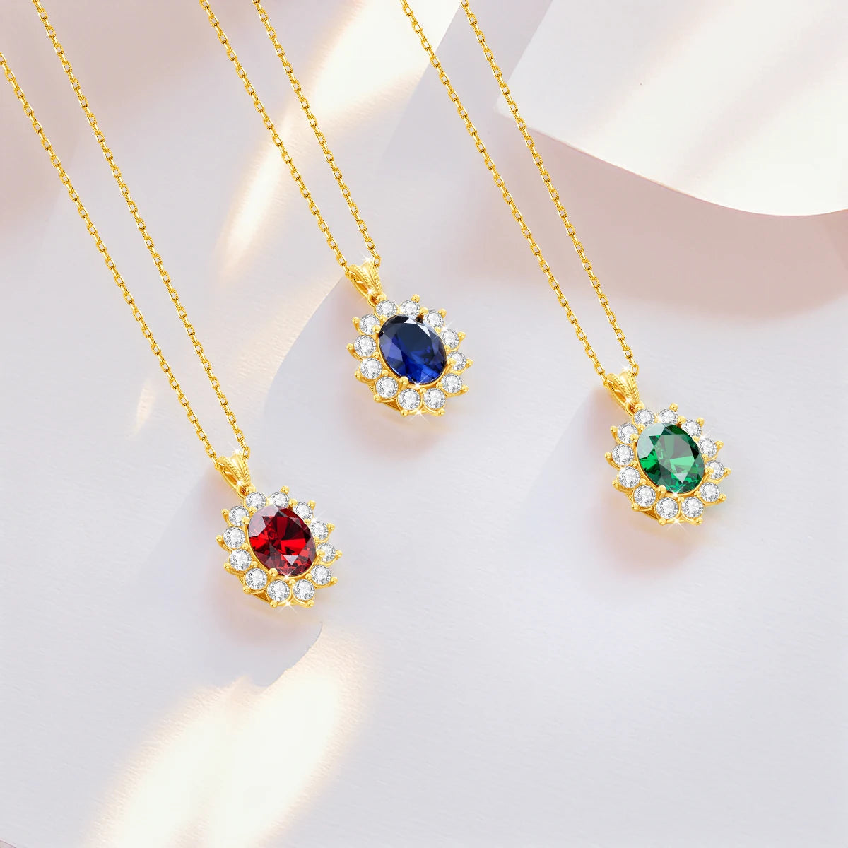 Garb Corona di Diana – Colar com Pingente Vintage em Ouro 18K com Corindo e Esmeralda Sintética.