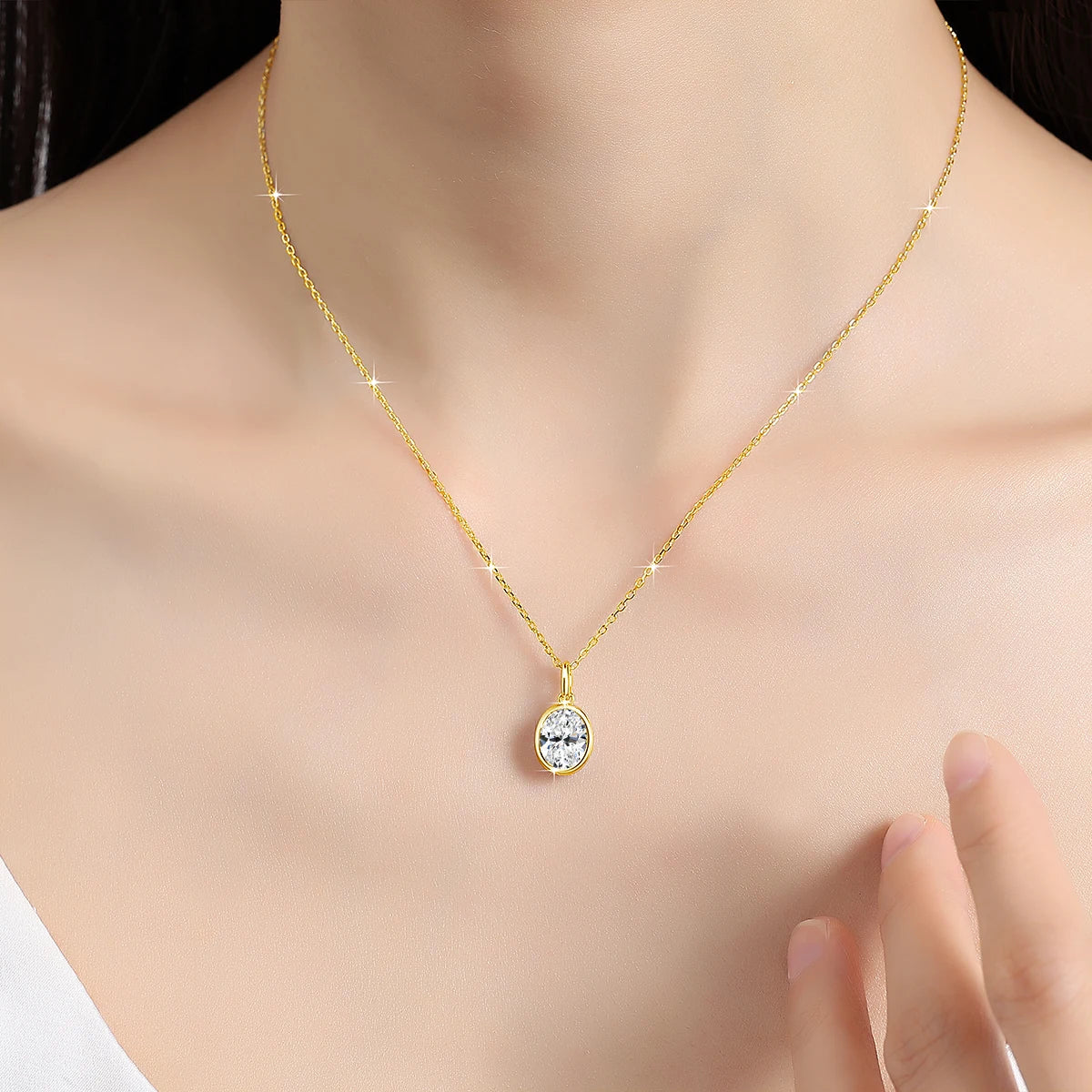 Colar Solitário de Moissanita Oval em Ouro 14K.