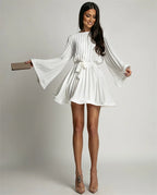 Vestido Feminino Plissado em Renda com Gola Redonda.