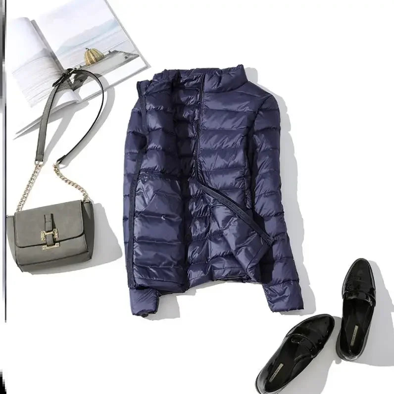 Jaqueta Feminina de Plumas com Capuz Integrado.