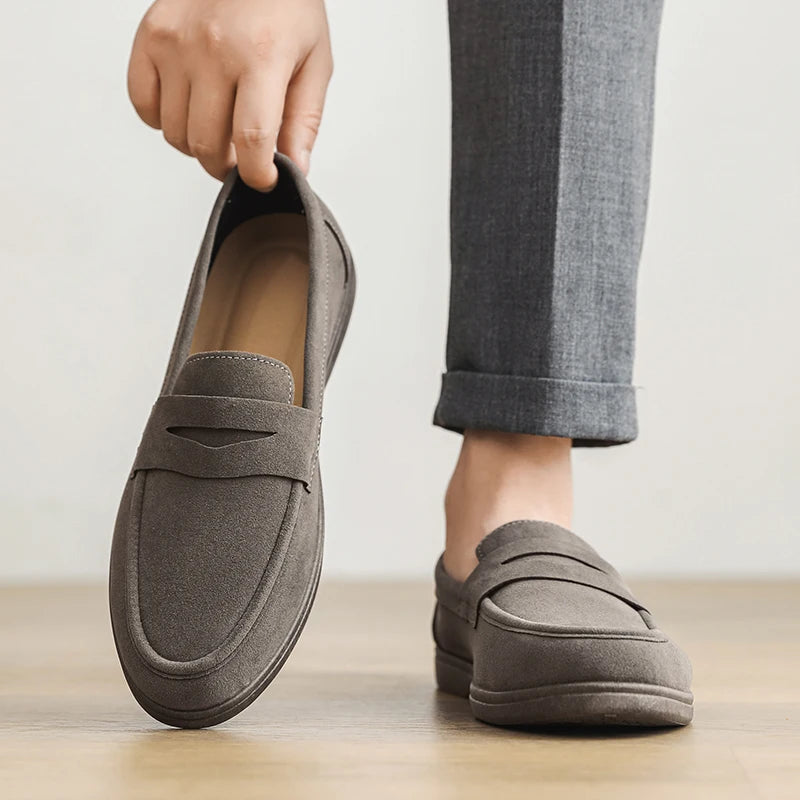 Mocassim Masculino Slip-On em Material Premium Leve com Solado em Borracha Antiderrapante.