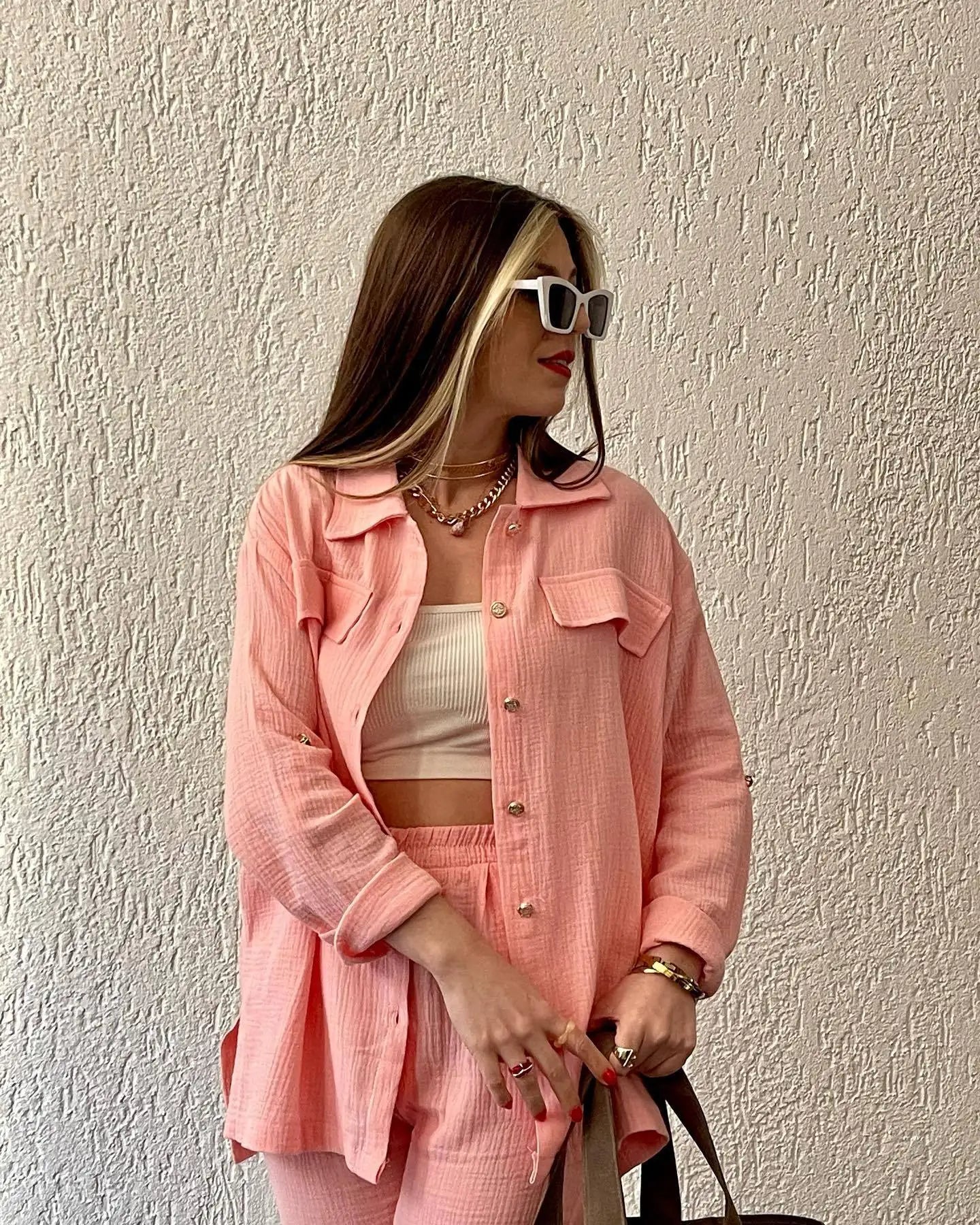 Conjunto Feminino Casual em Algodão, Poliéster e Linho com Camisa Abotoada e Calça Reta.