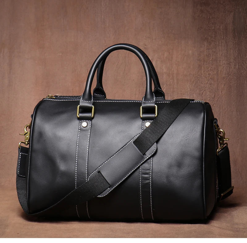 Bolsa Masculina em Couro Legítimo com Design Clássico.