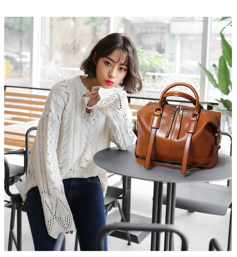 Bolsa Feminina em Couro Bovino Envernizado