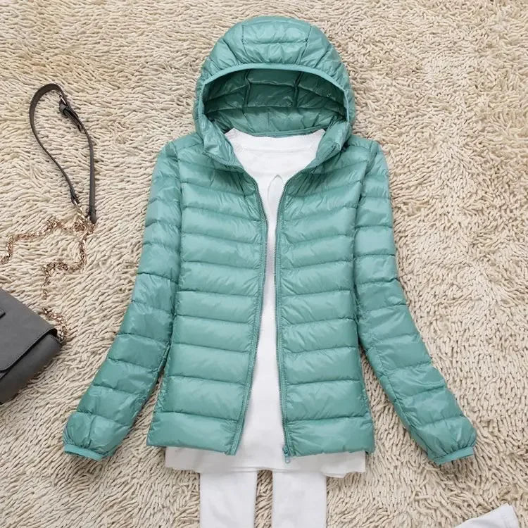 Jaqueta Feminina de Plumas com Capuz Integrado.
